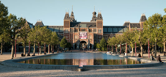 Photo of the grand exterior entrance of the Rijksmuseum